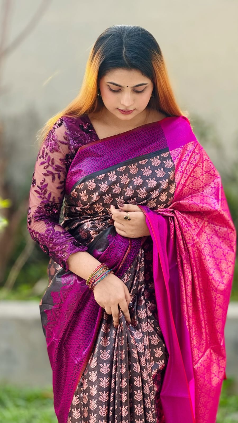 কাঞ্জিভরম ব্লাউজ পিসসহ ব্লাক কন্টাস্ট-গোলাপি - Image 3