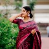 কাঞ্জিভরম ব্লাউজ পিসসহ ব্লাক-গোলাপি
