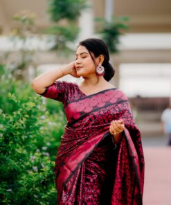 কাঞ্জিভরম ব্লাউজ পিসসহ ব্লাক-গোলাপি
