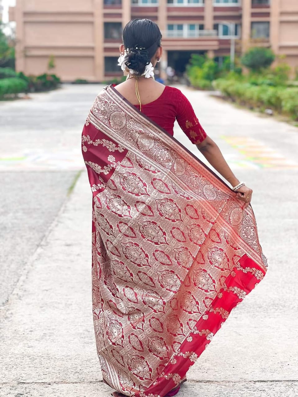 বধুয়া বেনারসি ব্লাউজ পিসসহ -মেরুন - Image 2