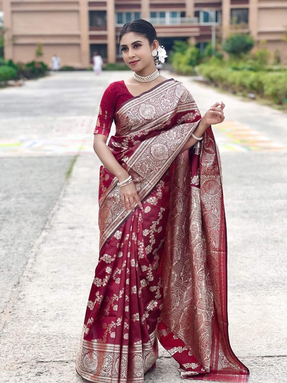 বধুয়া বেনারসি ব্লাউজ পিসসহ -মেরুন