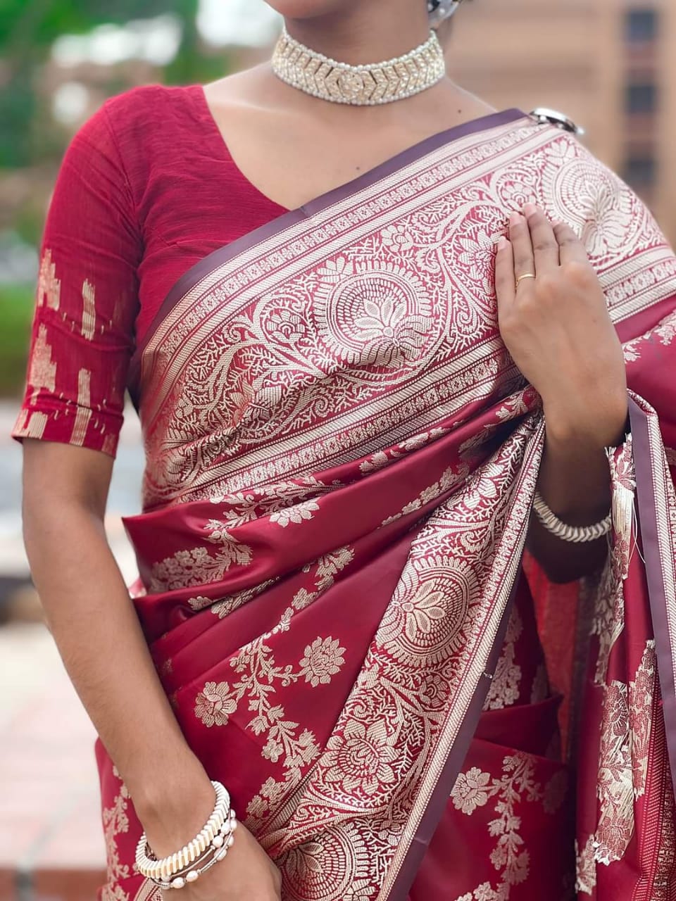 বধুয়া বেনারসি ব্লাউজ পিসসহ -মেরুন - Image 3