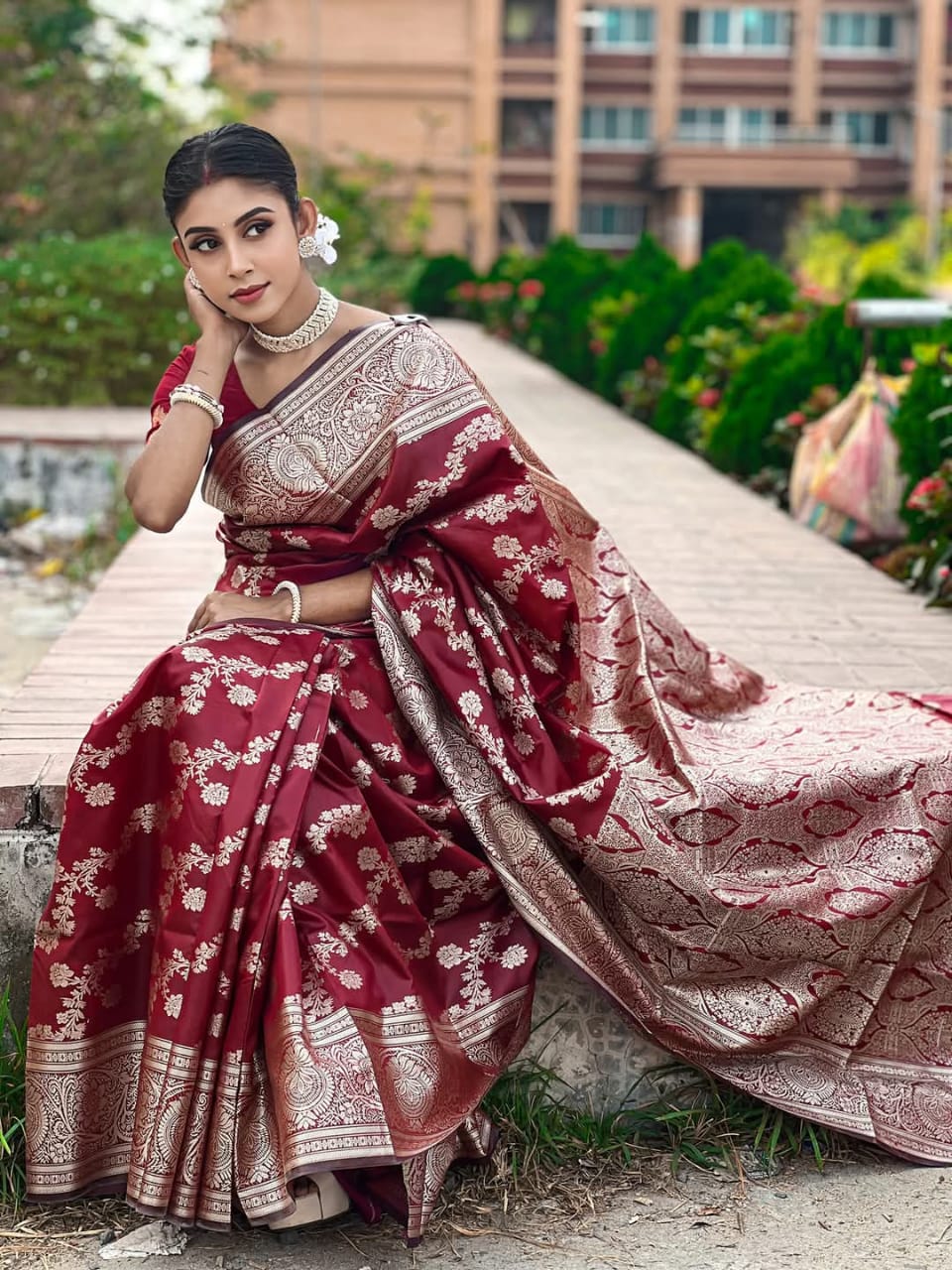 বধুয়া বেনারসি ব্লাউজ পিসসহ -মেরুন - Image 4