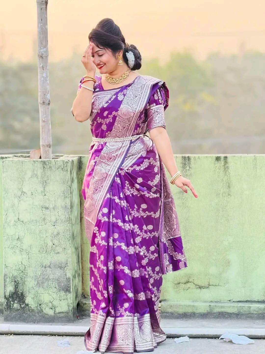 বধুয়া বেনারসি ব্লাউজ পিসসহ - মেজেন্ডা - Image 2