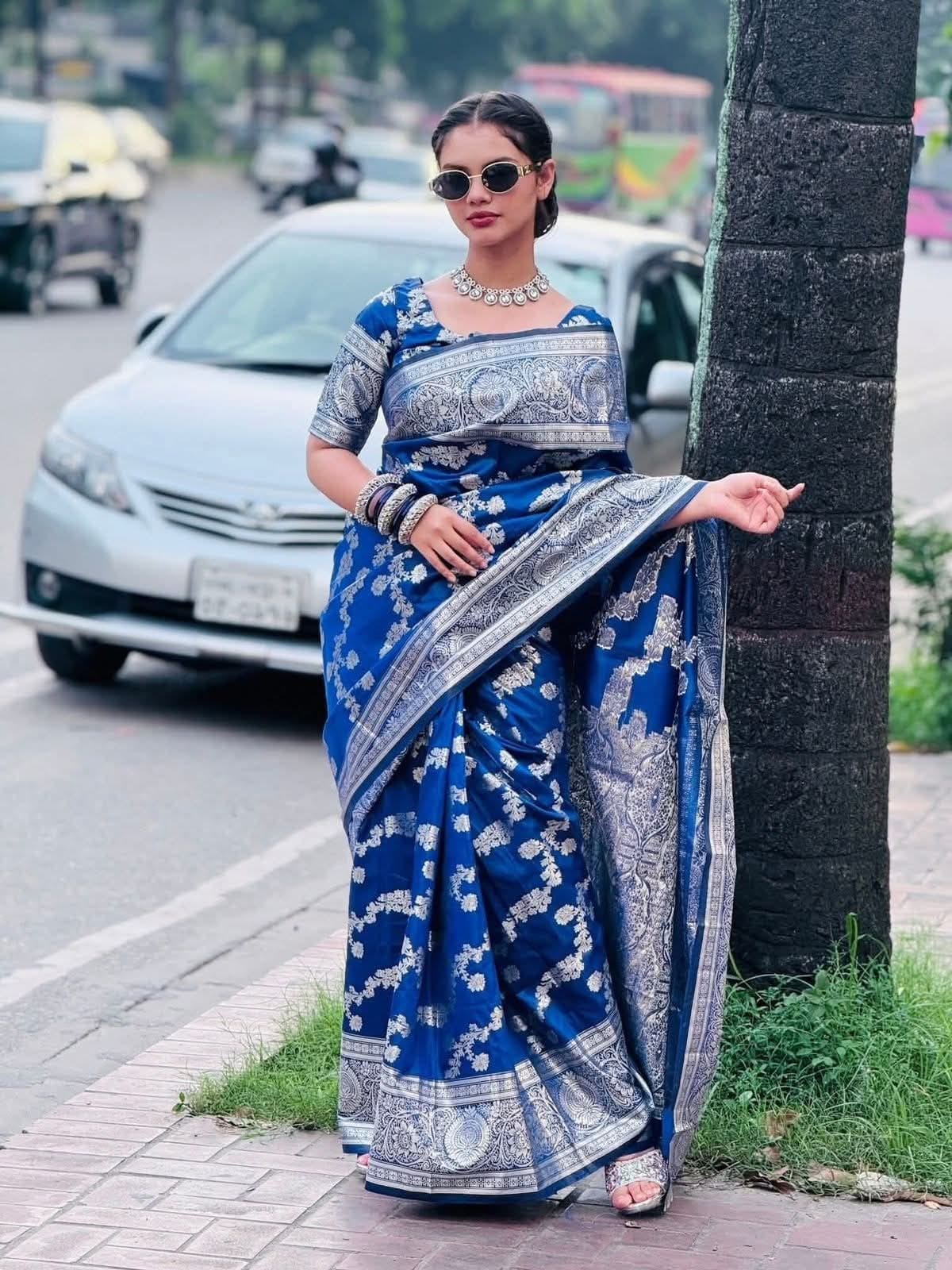 বধুয়া বেনারসি ব্লাউজ পিসসহ -ব্লু