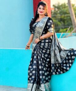 গোলবুটা বধুয়া বেনারসি ব্লাউজ পিসসহ -কালো