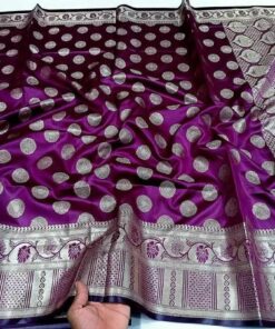 গোলবুটা বধুয়া বেনারসি ব্লাউজ পিসসহ -মেজেন্ডা