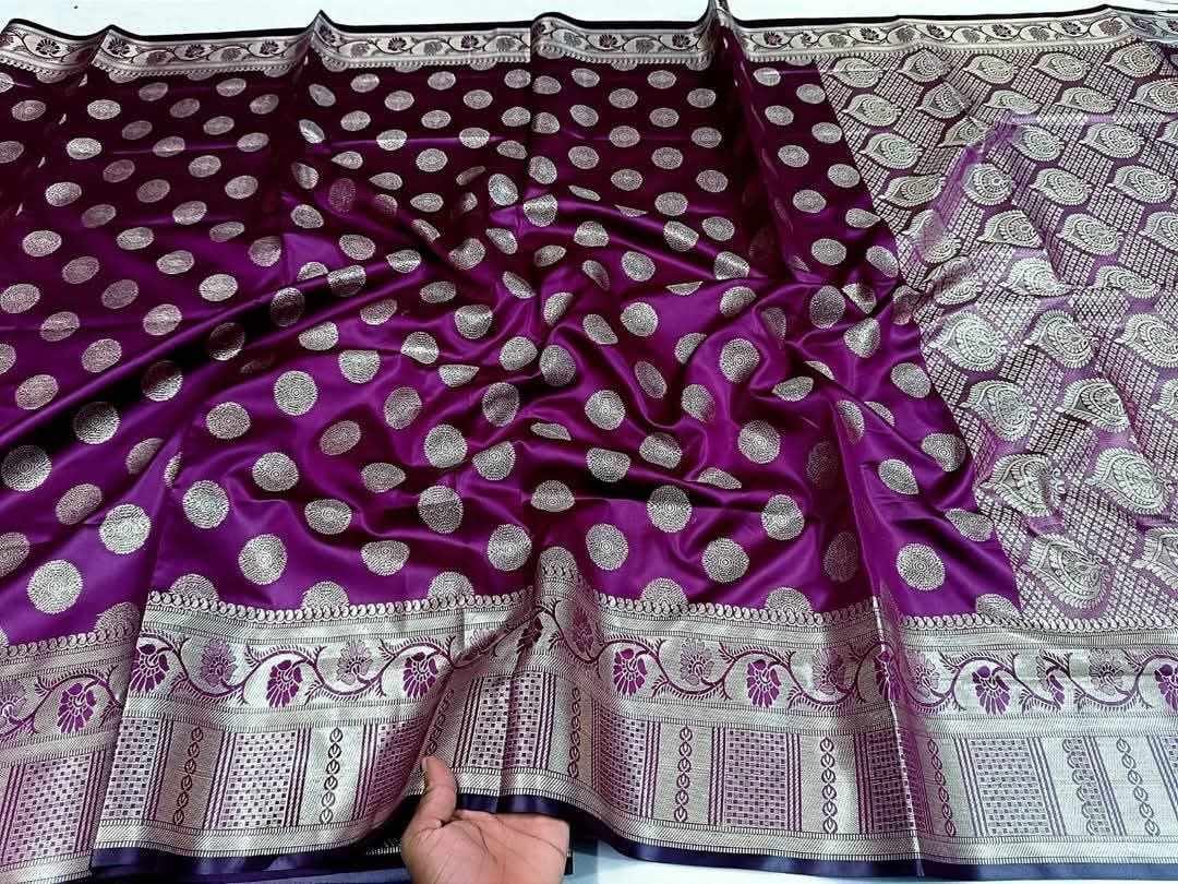 গোলবুটা বধুয়া বেনারসি ব্লাউজ পিসসহ -মেজেন্ডা