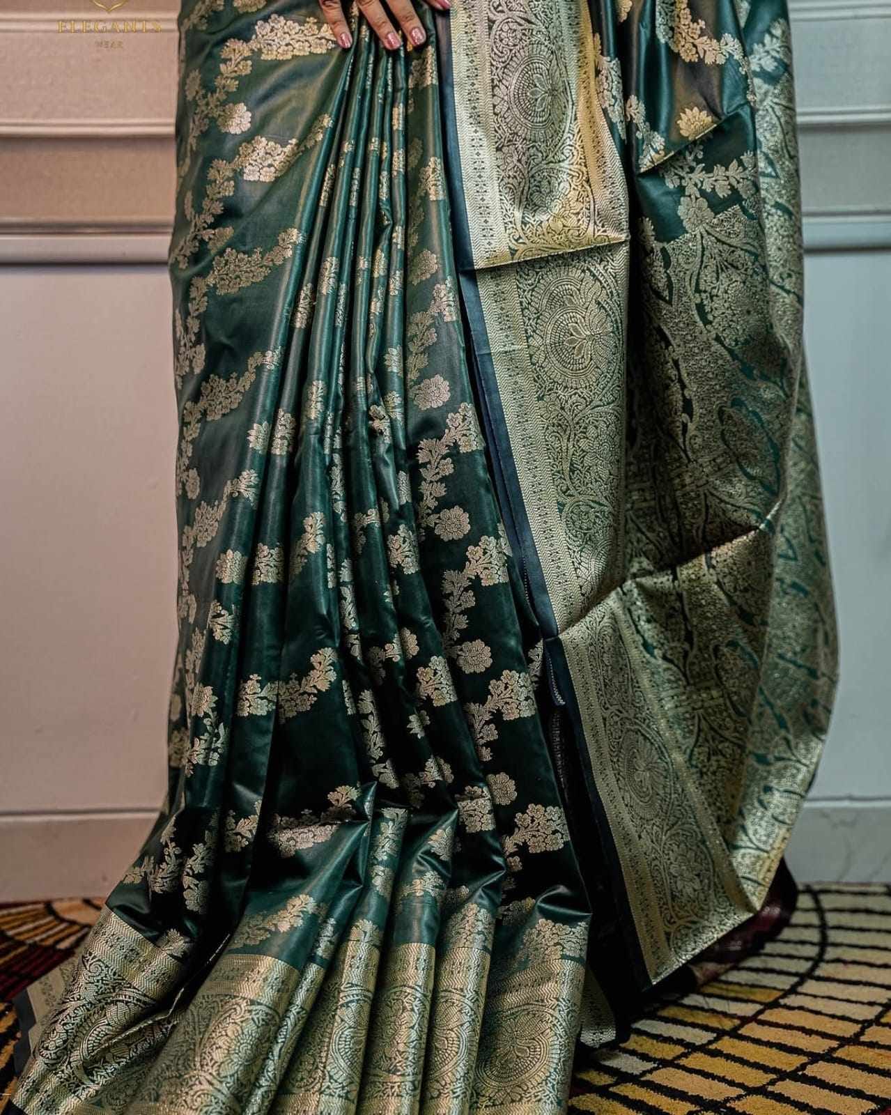 বুধুয়া বেনারসি ব্লাউজ পিসসহ -গ্রীন