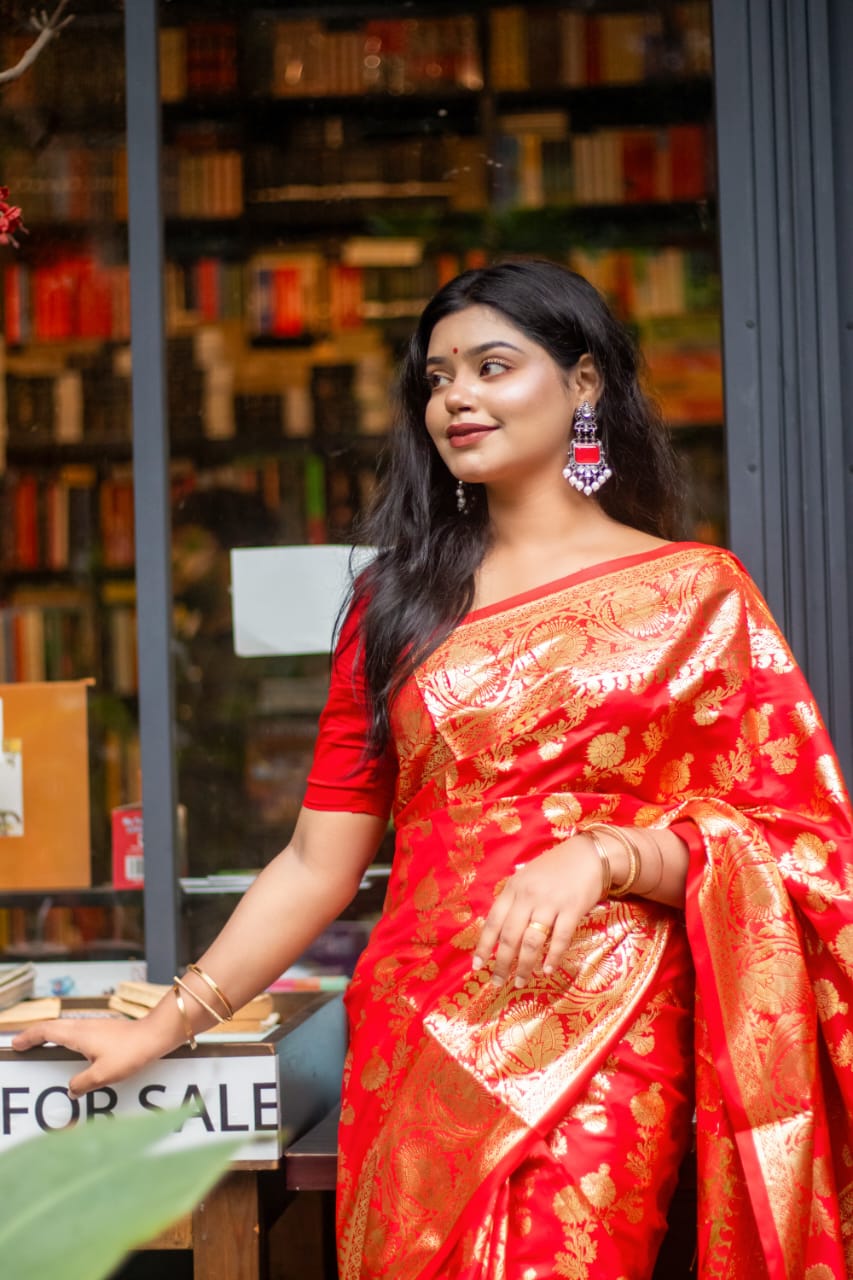 বিয়ের বেনারসি ব্লাউজ পিসসহ - লাল - Image 6
