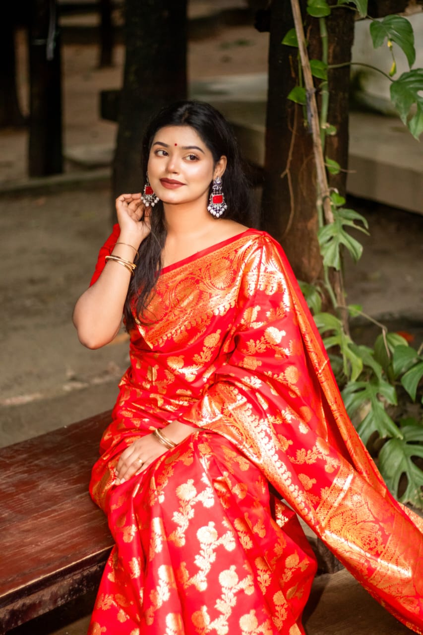 বিয়ের বেনারসি ব্লাউজ পিসসহ - লাল - Image 3