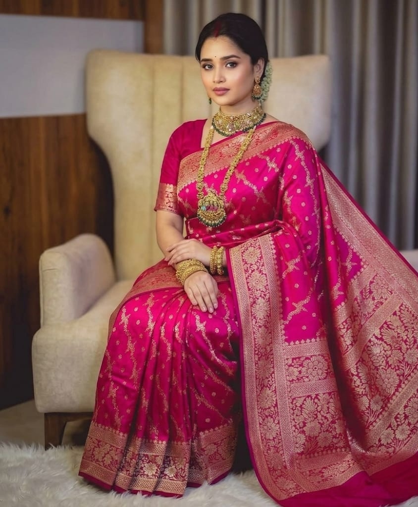ইন্ডিয়ান বেনারসি ব্লাউজ পিসসহ পার্টি শাড়ি -গোলাপি