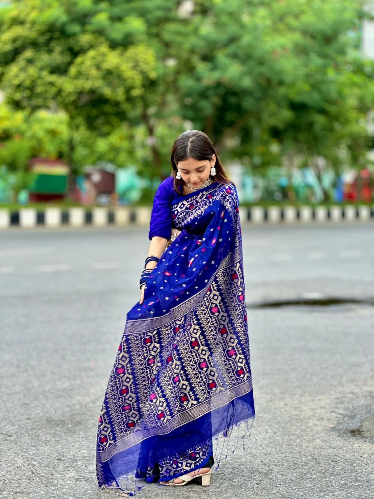 নিউ টেনসিল জরি জামদানি রয়্যাল ব্লু+সিলভার - Image 4