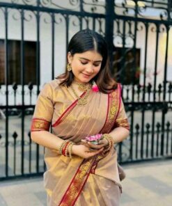 লামা সিল্ক ব্লাউজ পিস সহ গোল্ডেন+মেরুন