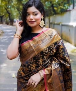 জড়ি লতা কাতান ব্লাউজ পিসসহ ব্ল্যাক গোল্ডেন