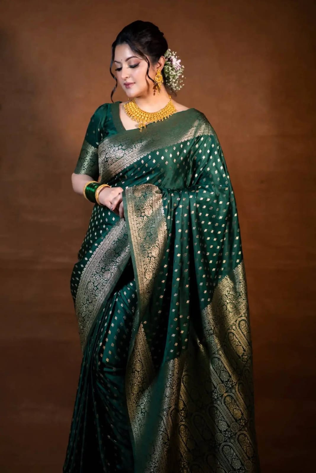 কাঞ্জিভরম ব্লাউজ পিস সহ ভাইরাল পরীমনি শাড়ি গ্রীন
